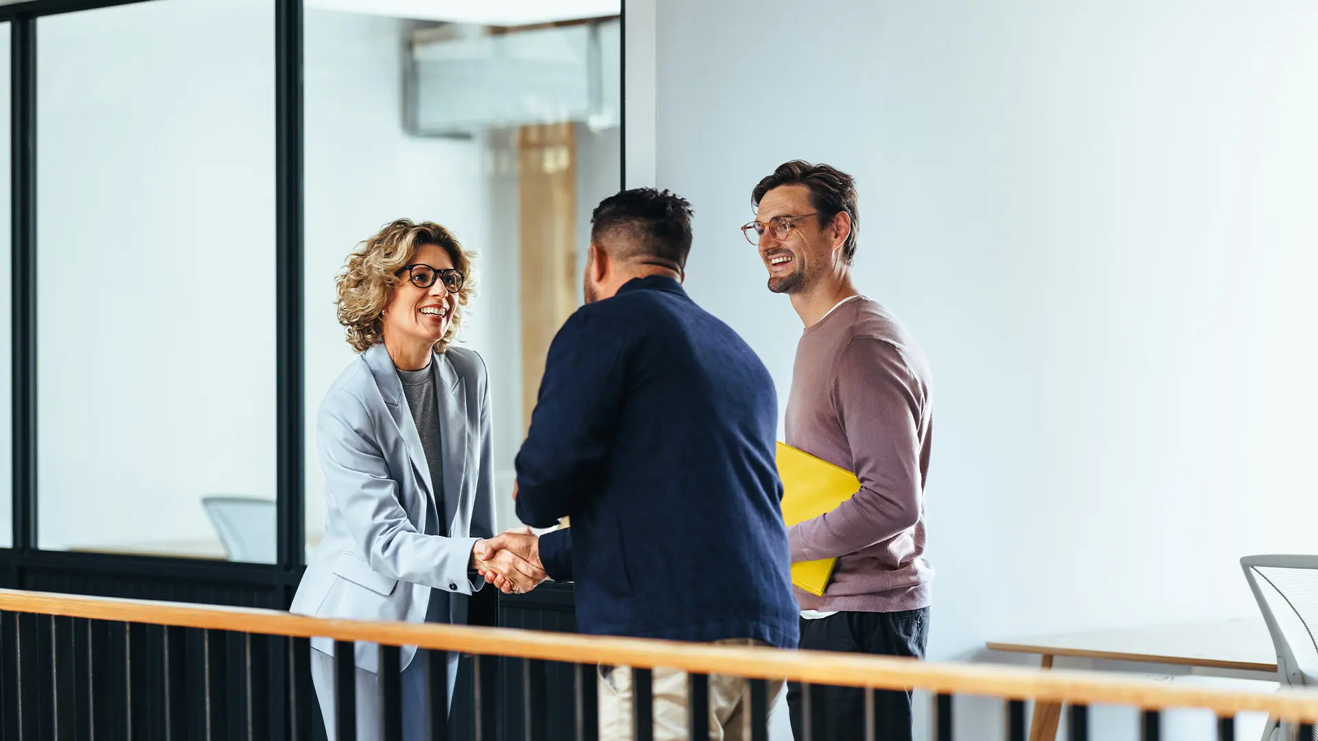 Équipes dédiées pour relations entreprises et suivi