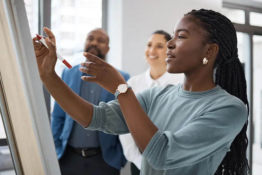 Quelles sont les compétences et les qualités requises pour devenir consultant MOA ?