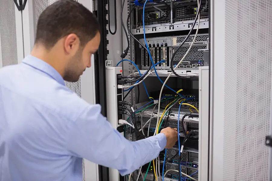 Quelles sont les compétences et les qualités requises pour devenir technicien support utilisateurs ?
